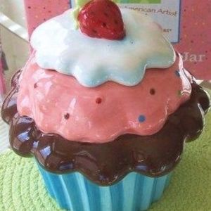 Cute Cracker Barrel cupcake cookie jar